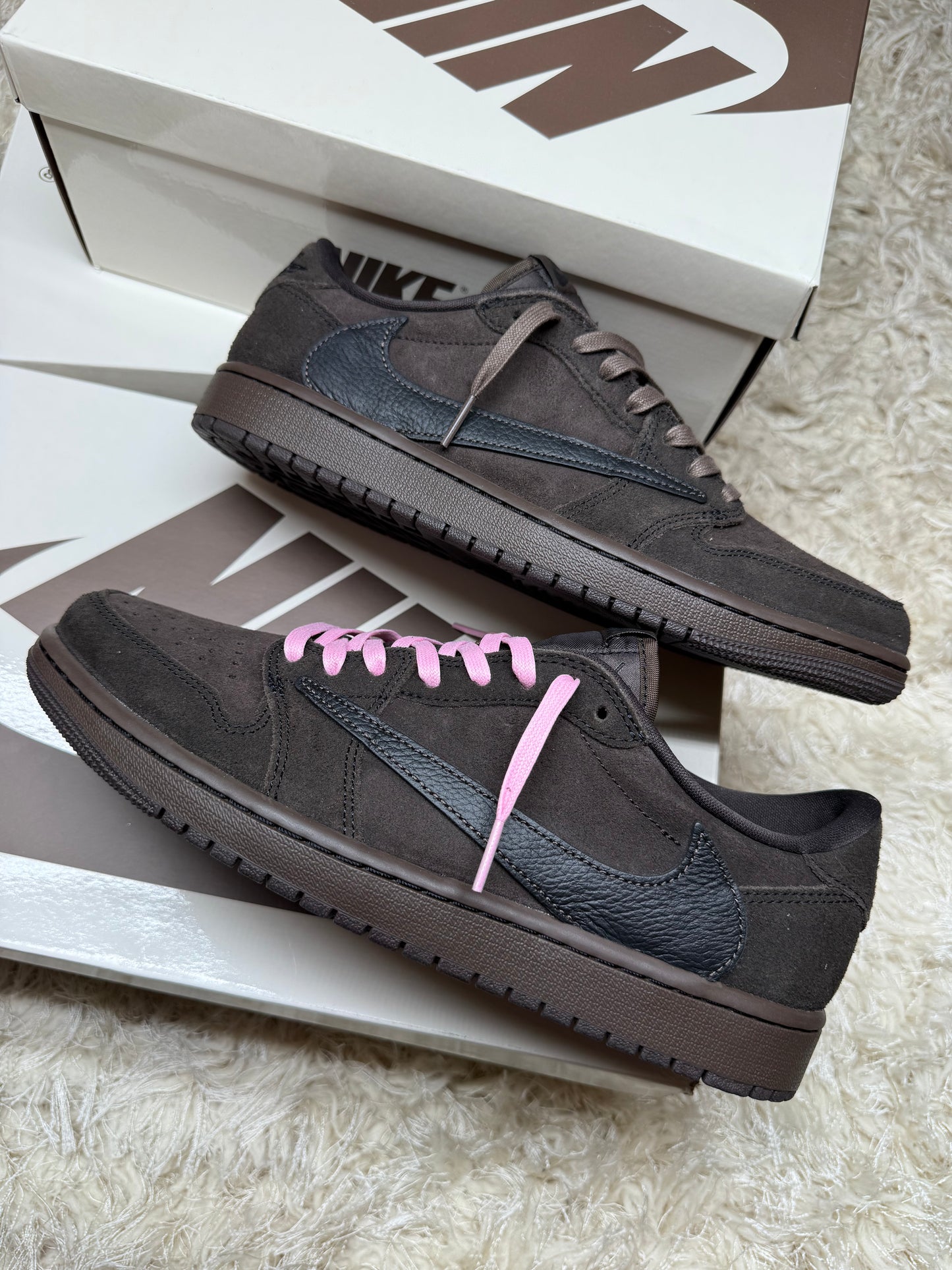 Air Jordan 1 Low OG Travis Scott Velvet Brown